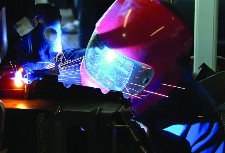 Projeto e Soldagem de Estruturas de Chassi Automotivo para Processo GMAW (MIG/MAG)