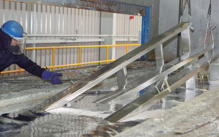 Comparação entre aço patinável e aço galvanizado como alternativas para o setor de construção