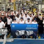 ZF comemora a produção de 100 mil transmissões 6S480 no Brasil