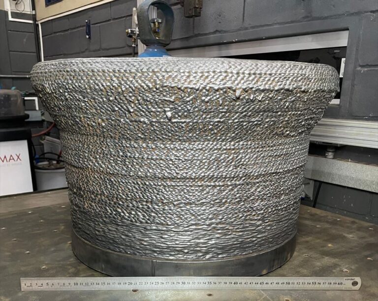 Belgo Arames e Laprosolda produzem a peça metálica mais pesada já impressa em tecnologia MADA no Brasil