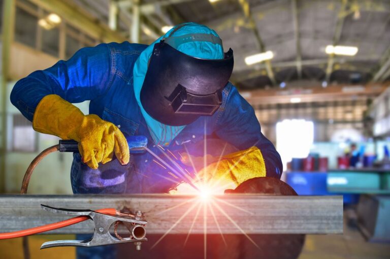 Técnicos Industriais em soldagem fortalecem a indústria moderna