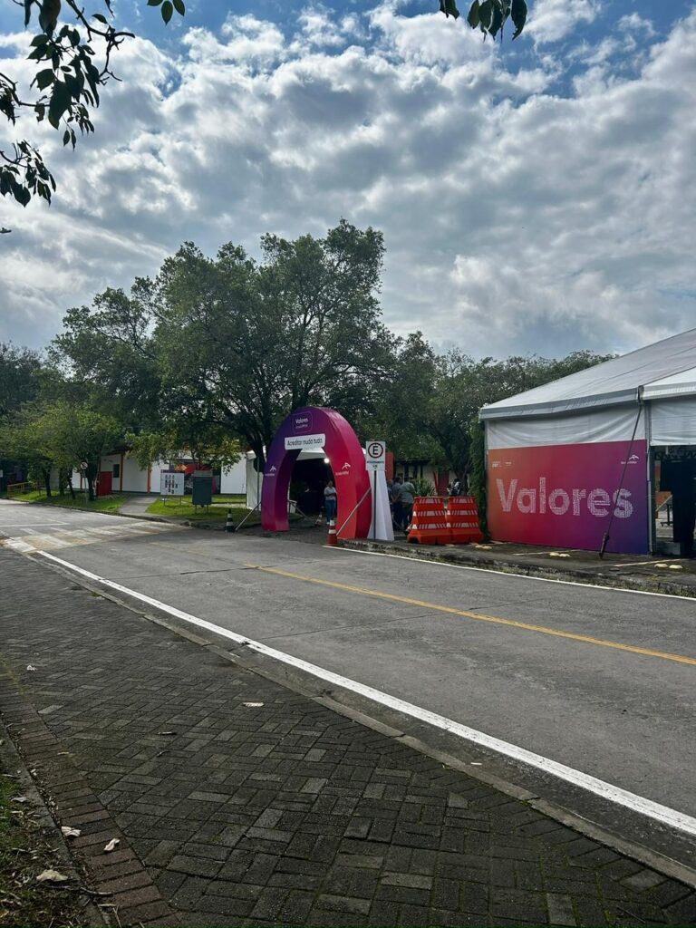 Ampla assina conceito do evento Valores ArcelorMittal destacando a transformação e o poder de acreditar